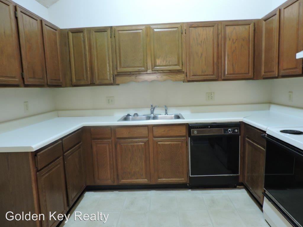 106 Heather Pl - Photo 2 of 10