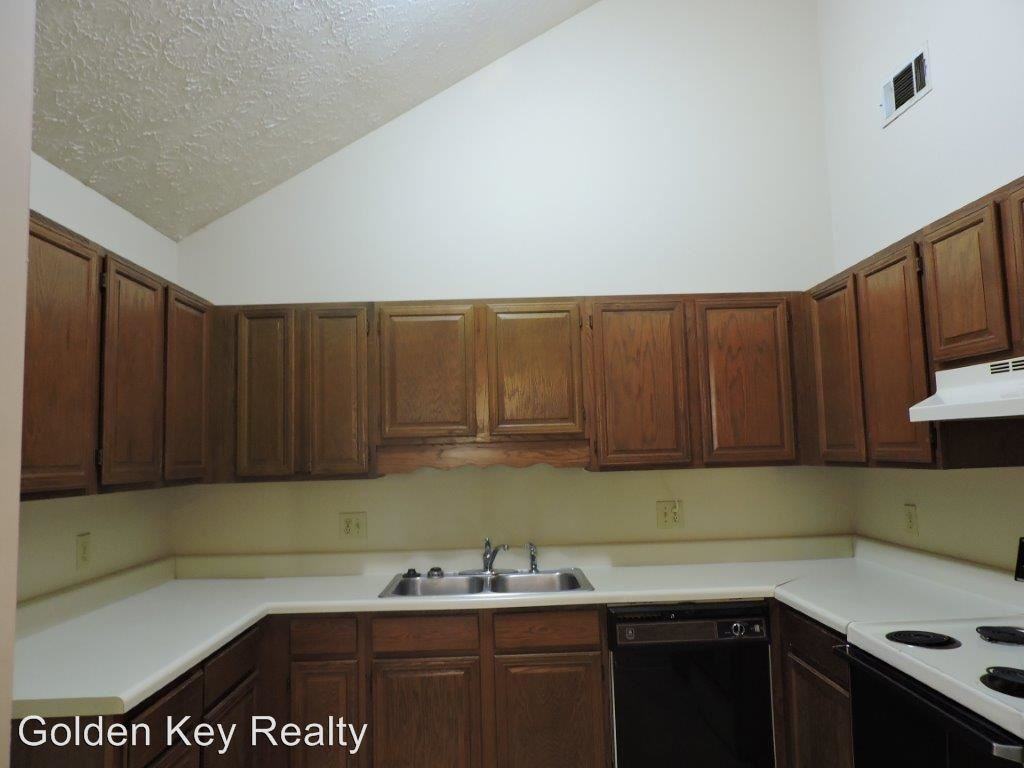 106 Heather Pl - Photo 3 of 10