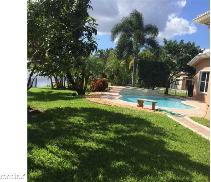 14910 SW 40th St #A - Photo 2 of 12