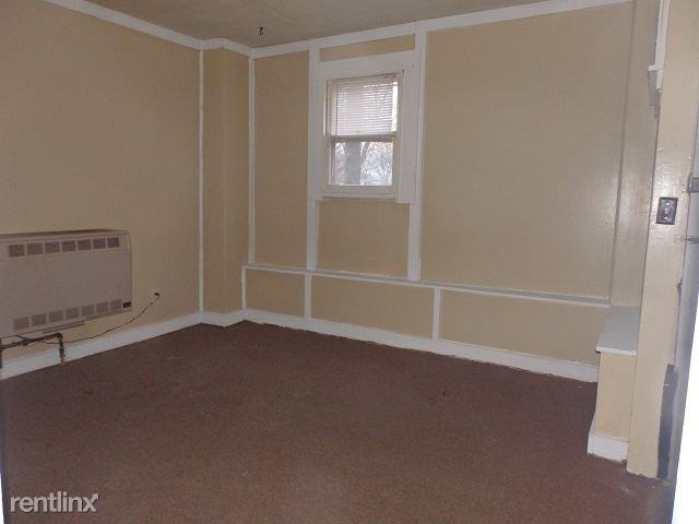 1043 Washington Ave #1 - Photo 3 of 13
