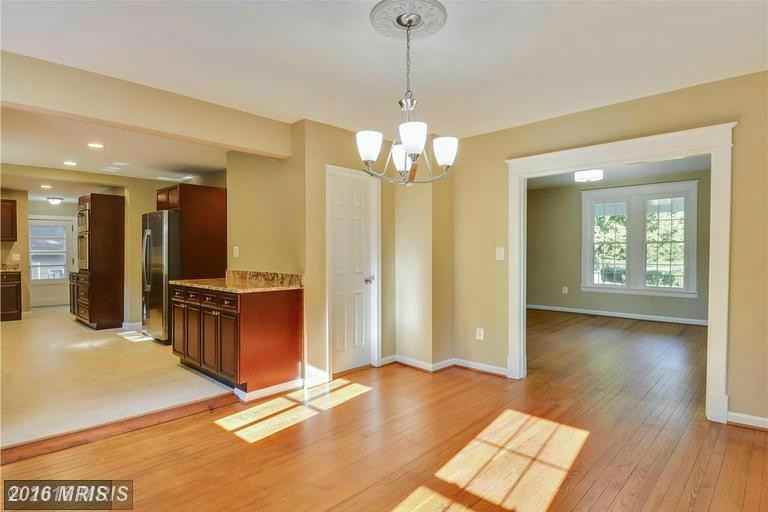 2447 Gallows Rd - Photo 3 of 29