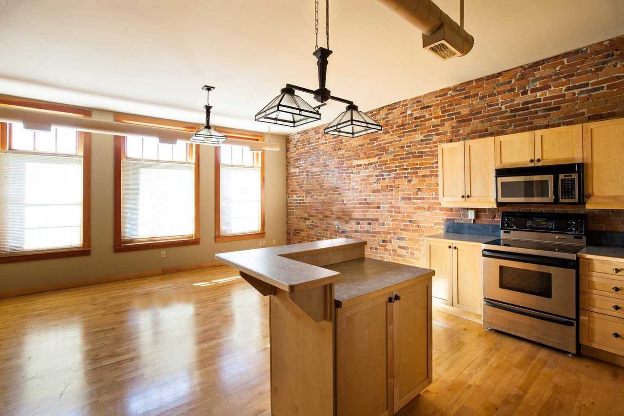 71A Brock St - Photo 2 of 7