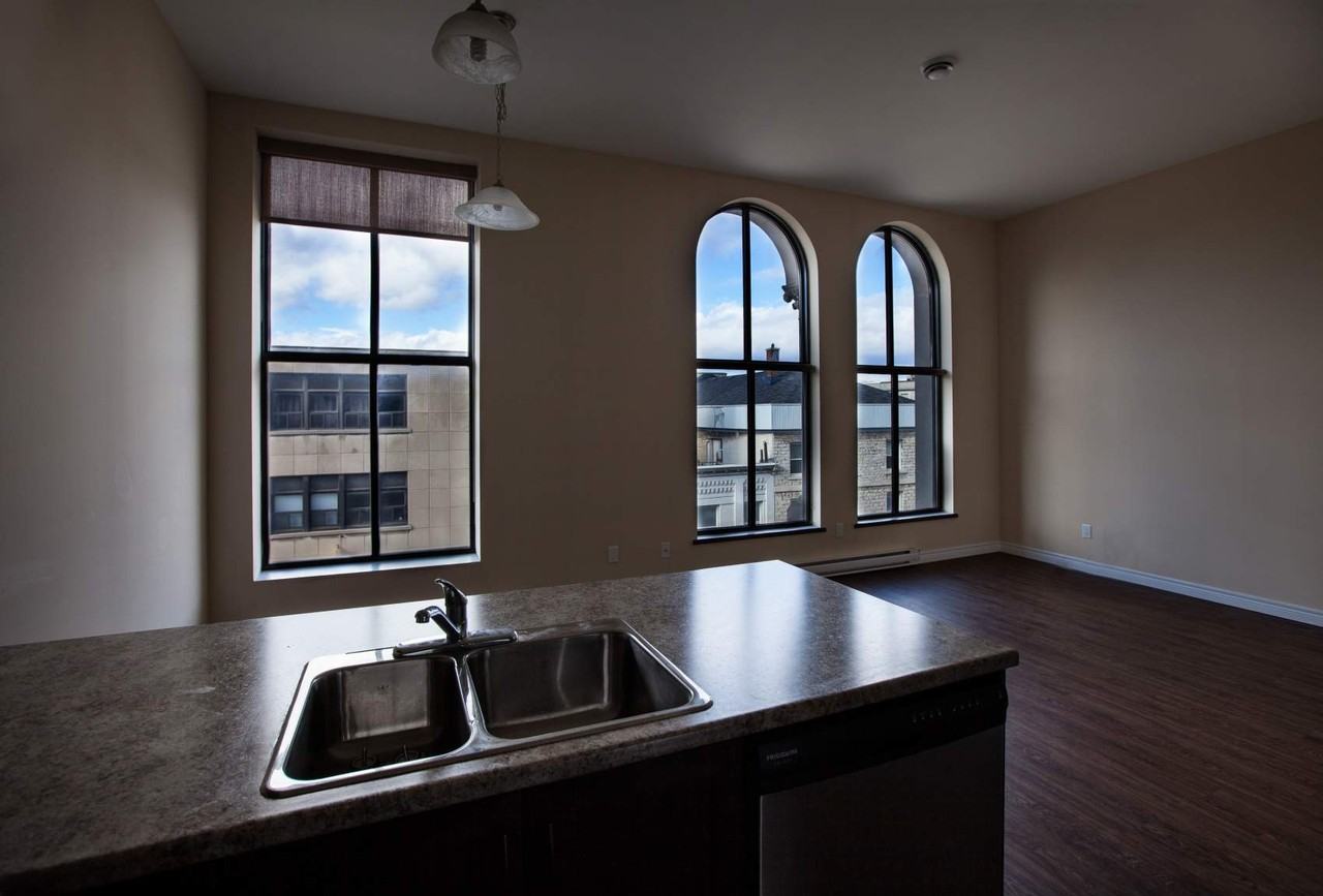 275 Bagot St - Photo 2 of 7