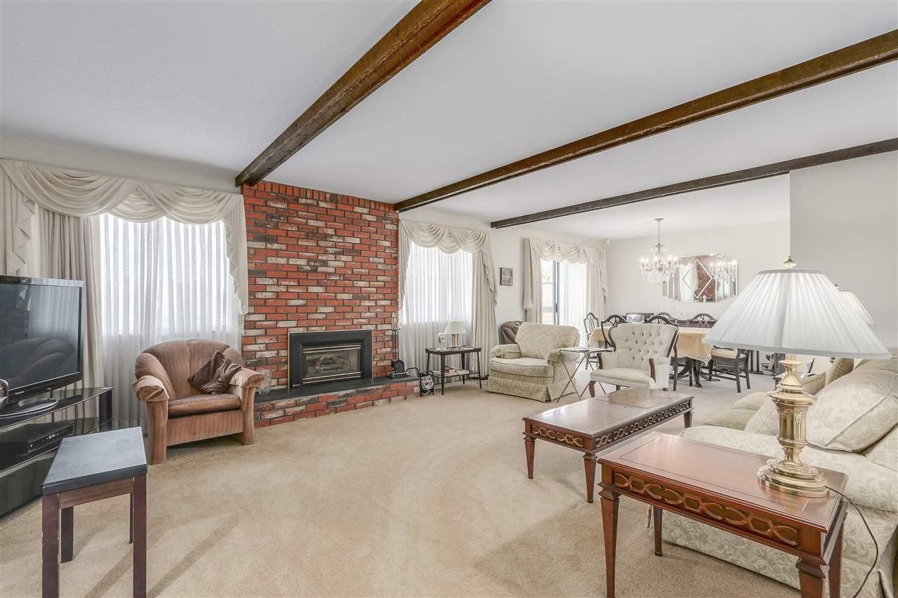 5465 Candlewyck Wynd - Photo 3 of 16