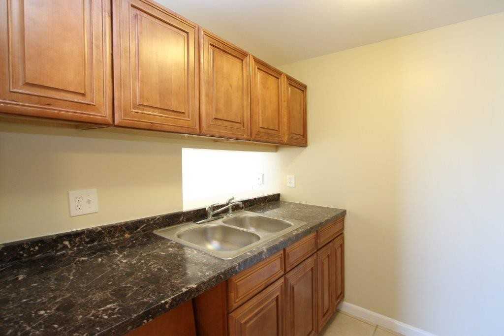 1830 Abbey Rd - Photo 3 of 16