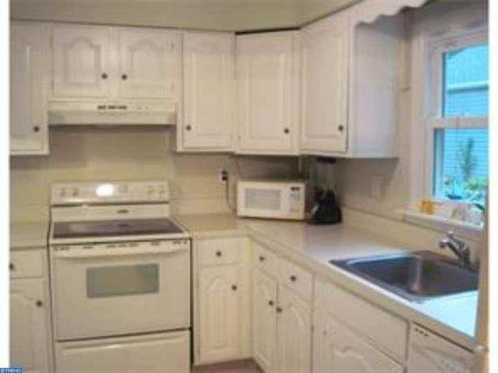 527 Tabor Ave - Photo 3 of 13