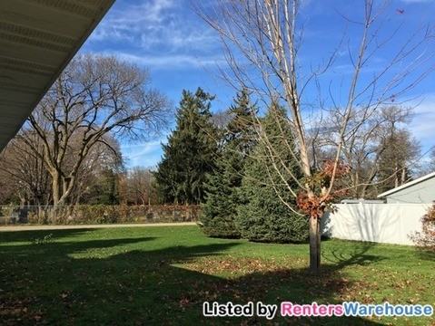 124 Frink Ave - Photo 3 of 10