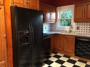 211 Elm St - Photo 3 of 8