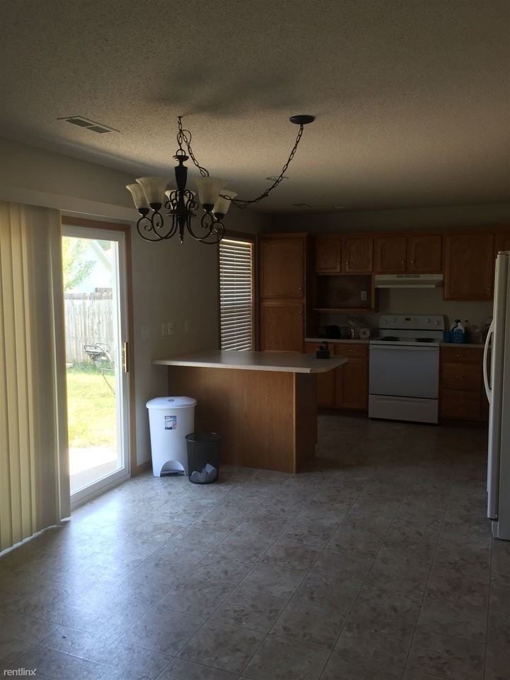 1621 Truman Dr - Photo 2 of 10