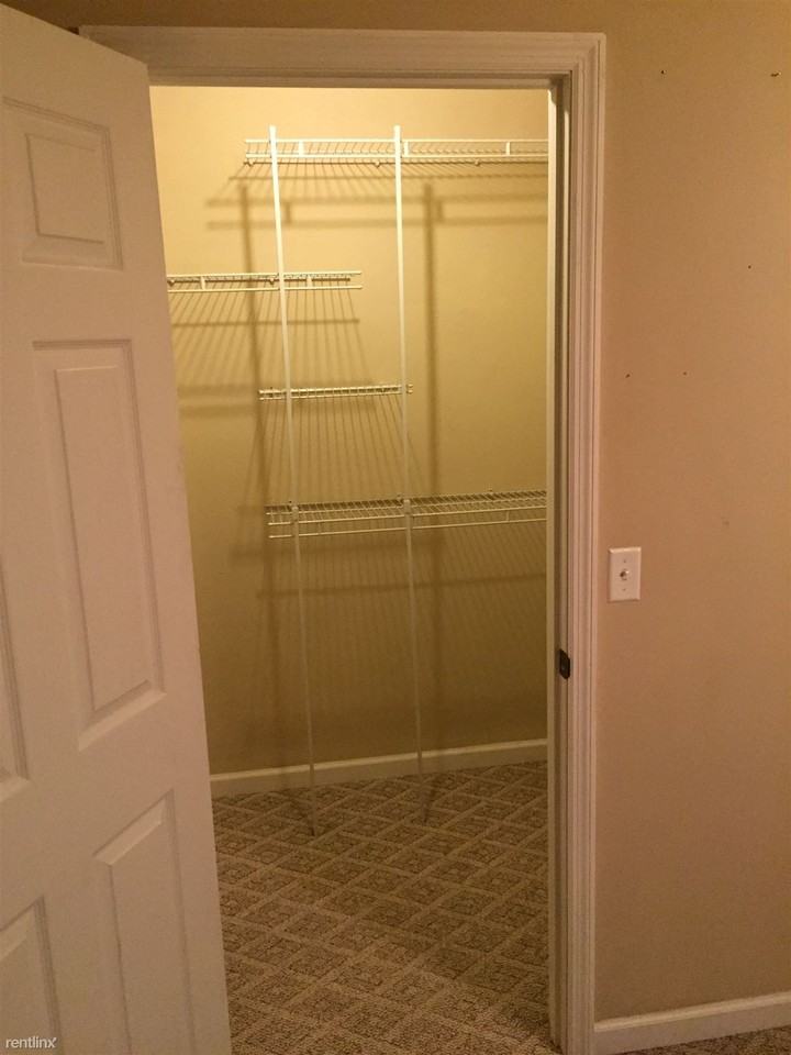 403 N Carleton St - Photo 3 of 5