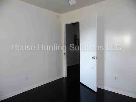 404 Utoy Cir SW - Photo 3 of 14
