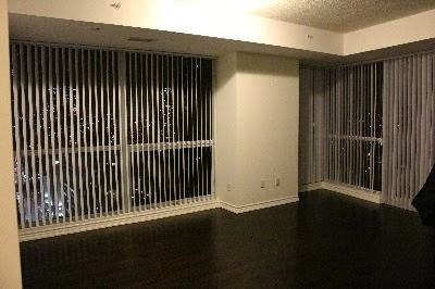 368 Yonge Street - Photo 2 of 8