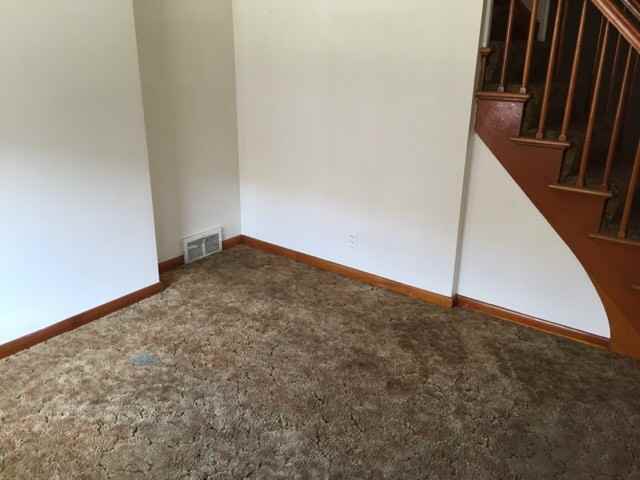 31 Center St - Photo 3 of 18