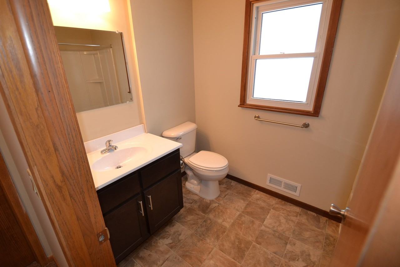 4134 Hampshire Ave N - Photo 3 of 12