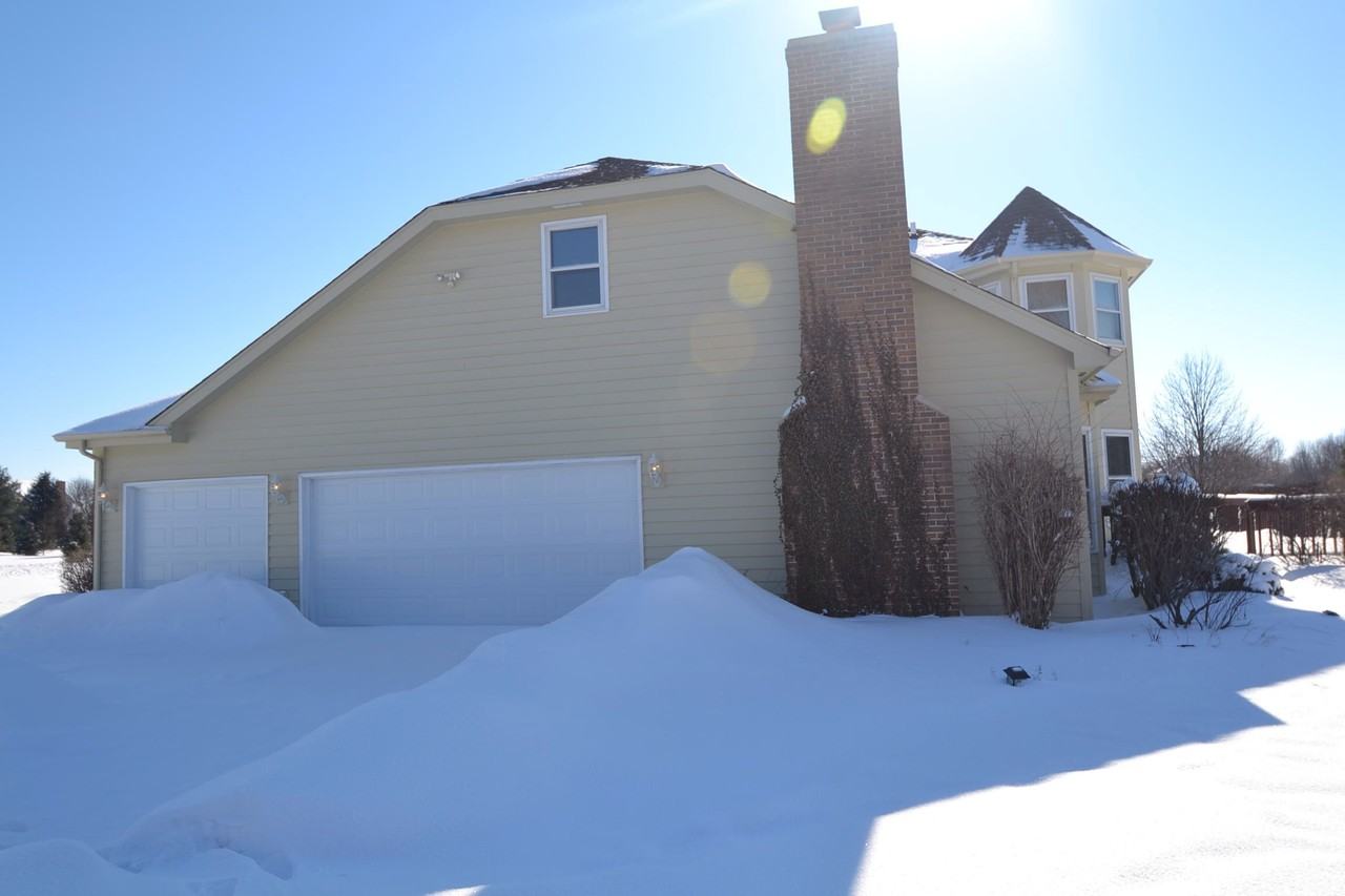 11619 Manda Dr - Photo 3 of 17