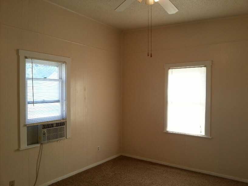 1001 W 2nd St - Photo 3 of 8