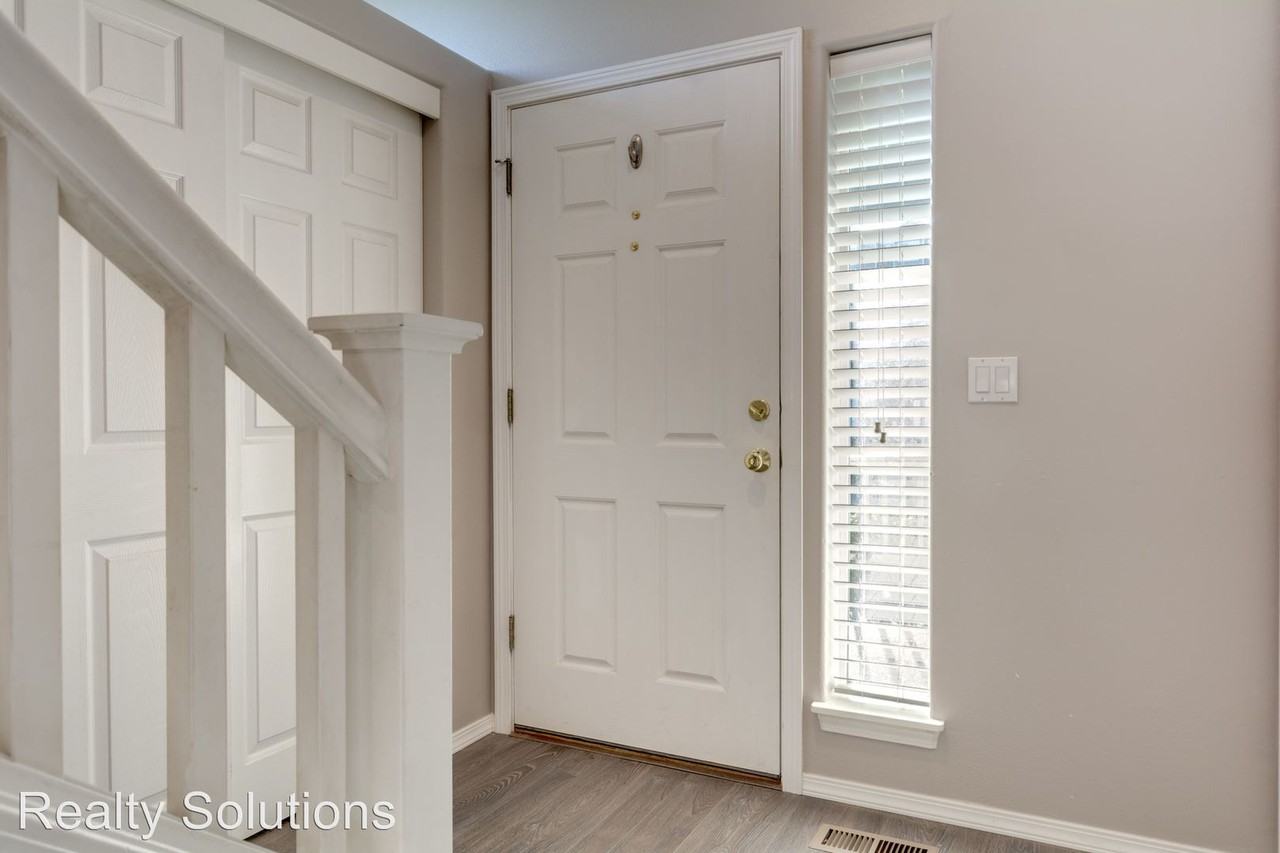 20377 S Hoodview Ave - Photo 3 of 28