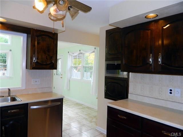 551 Merwin Ave - Photo 3 of 23