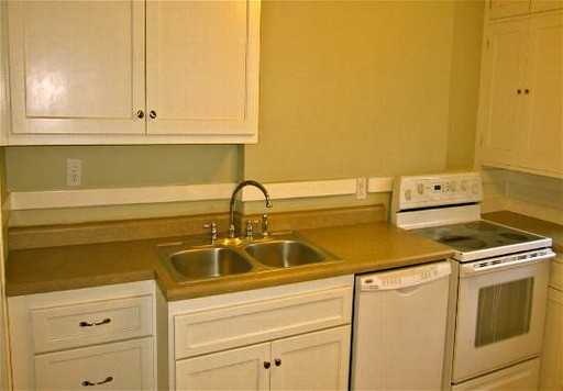 730 N Lexington Pkwy - Photo 3 of 12