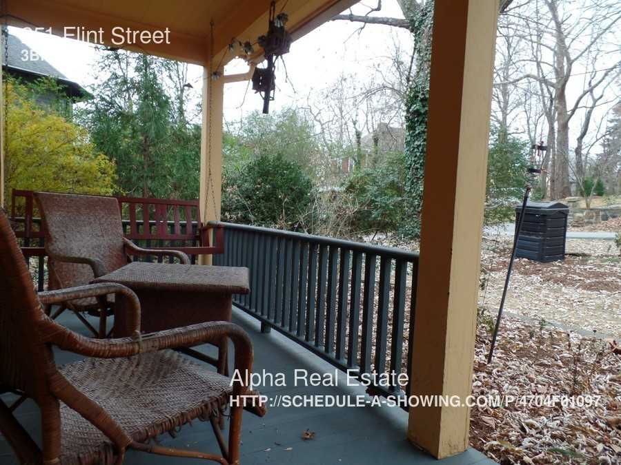 251 Flint St - Photo 3 of 35