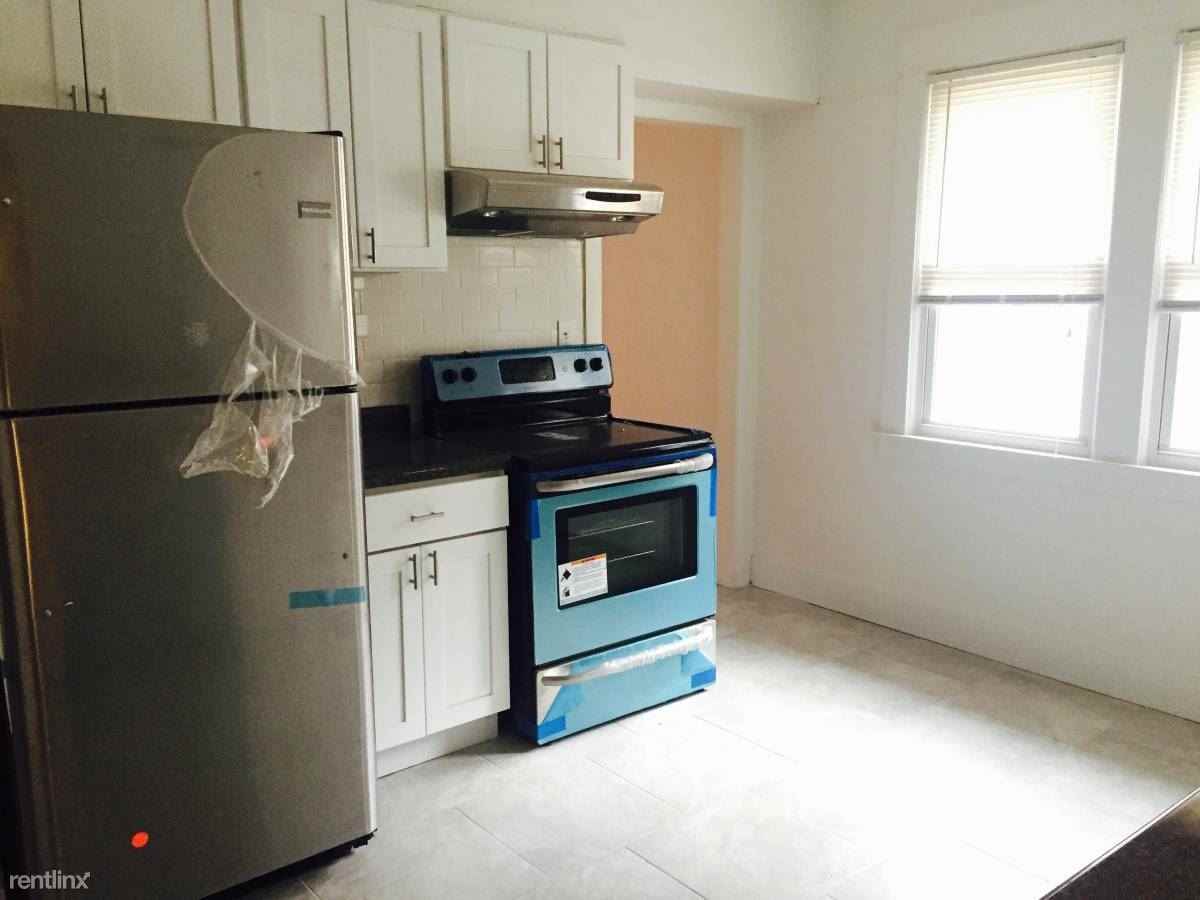 234 W Elm St - Photo 3 of 15
