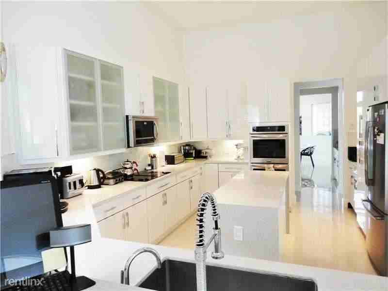 2325 SW 105th Terrace - Photo 3 of 14