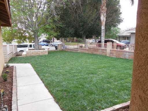 10509 Elm Ave - Photo 3 of 16