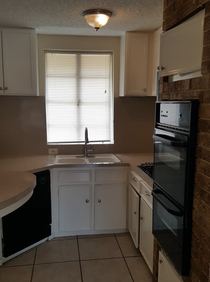 3217 Darling St - Photo 2 of 8