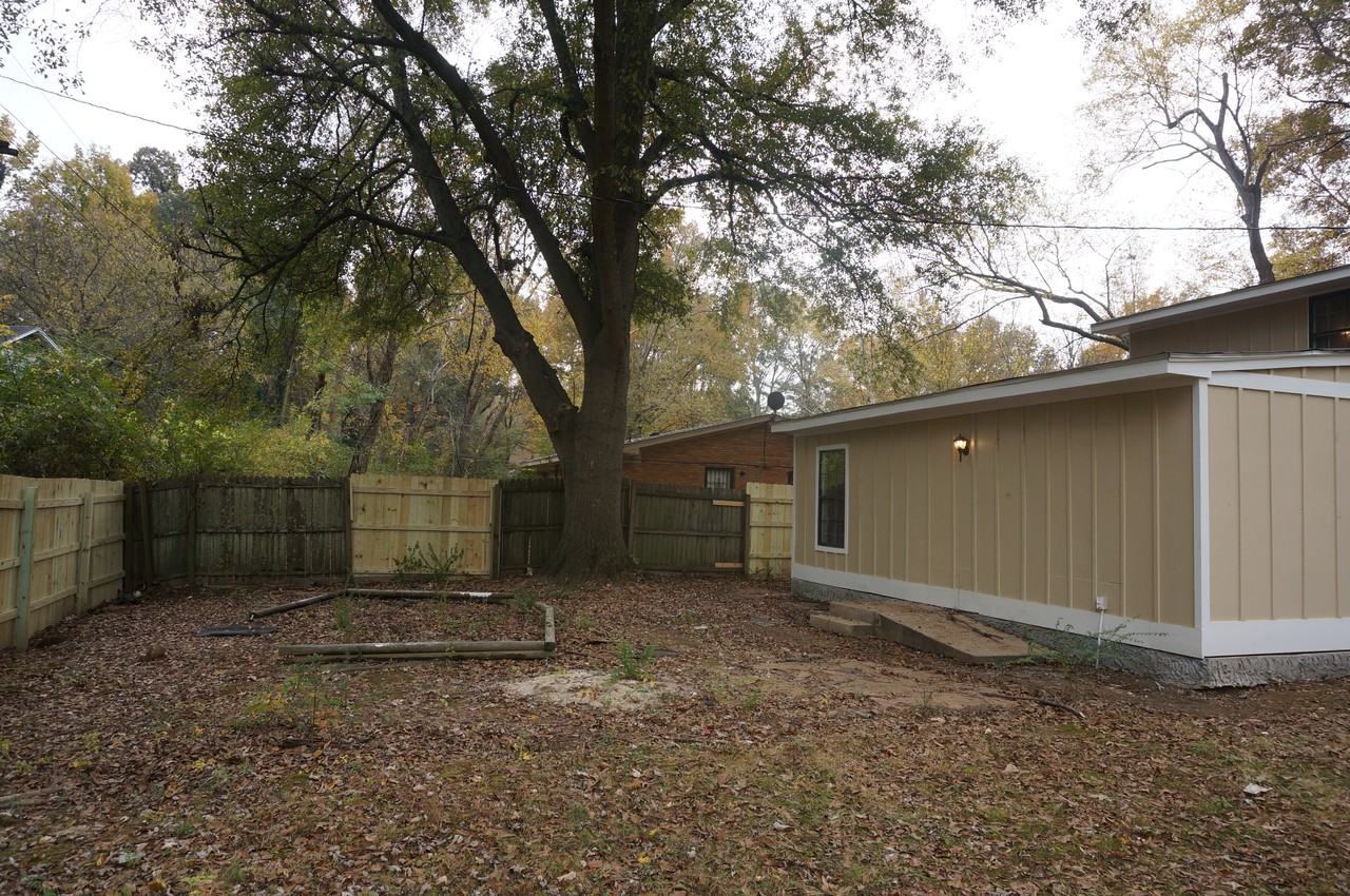 2950 Invergarry Rd - Photo 3 of 23