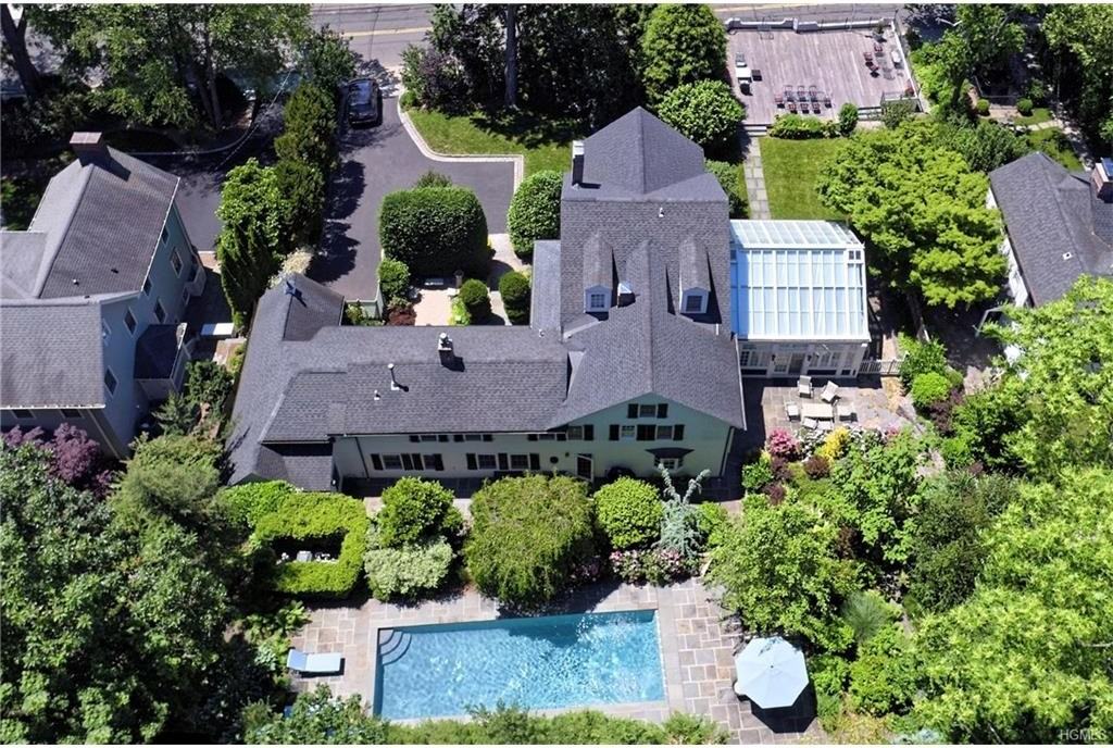 647 Milton Rd - Photo 3 of 30