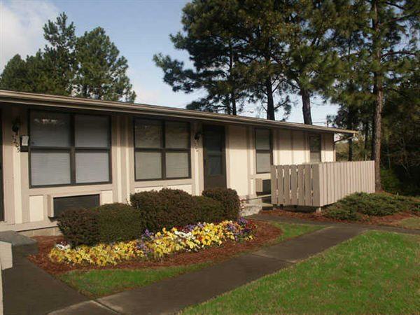 Cedargate Apartments in Englewood - Photo 2 of 5