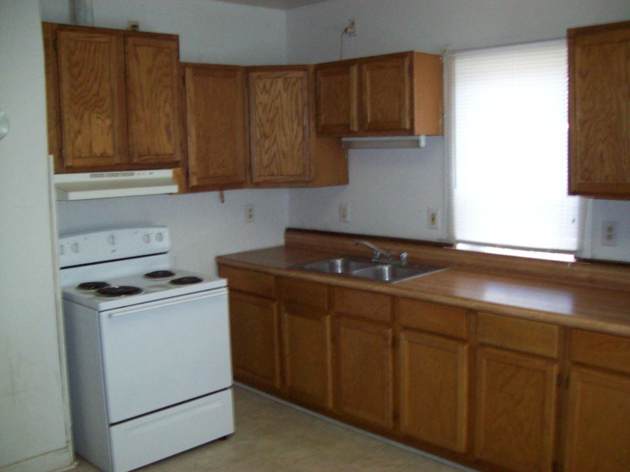 10 Burgess Ln - Photo 3 of 7