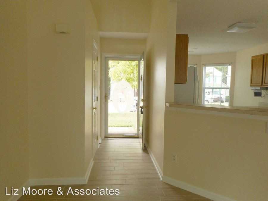 310 Warwick Landing Pkwy - Photo 2 of 15