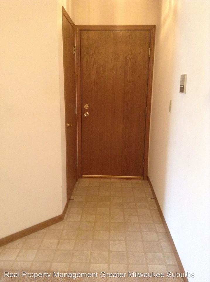 N91W17045 Apple Tree Ct. - Photo 3 of 14