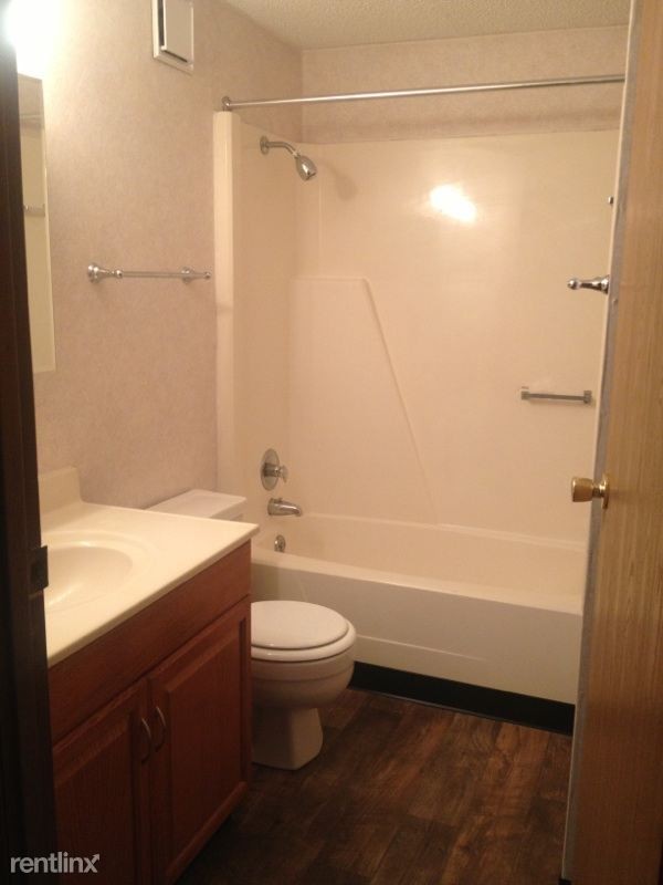 13-1 Windsor Way - Photo 2 of 6