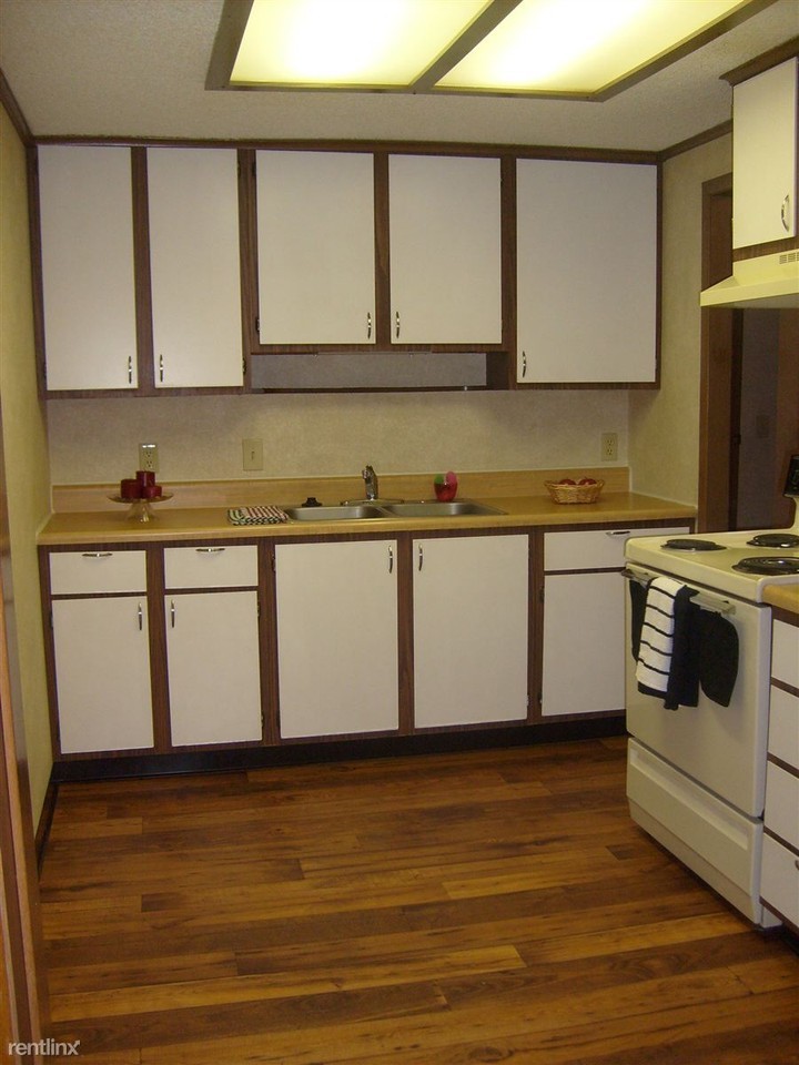 13-1 Windsor Way - Photo 3 of 6