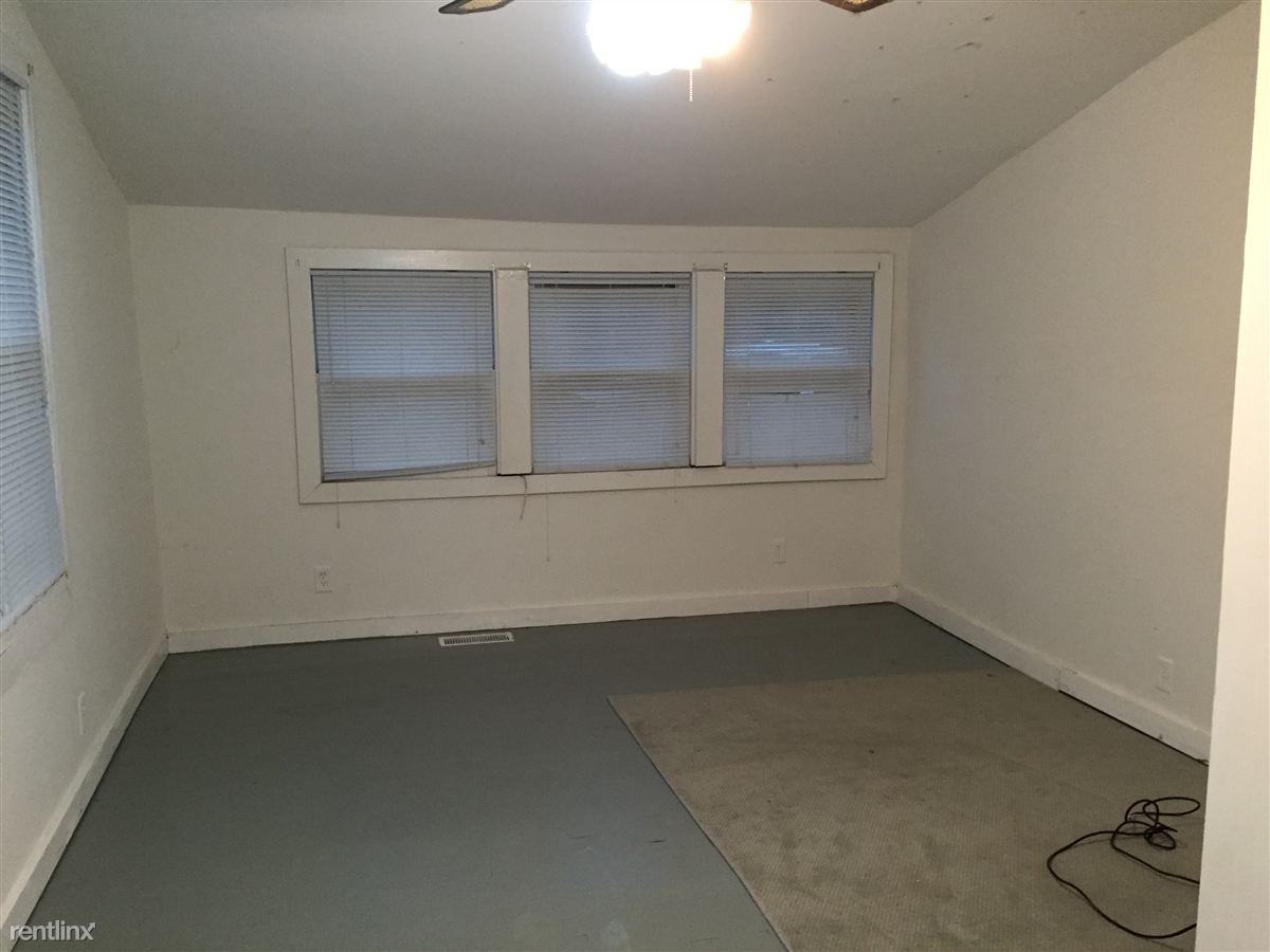 301 Barber St - Photo 3 of 8