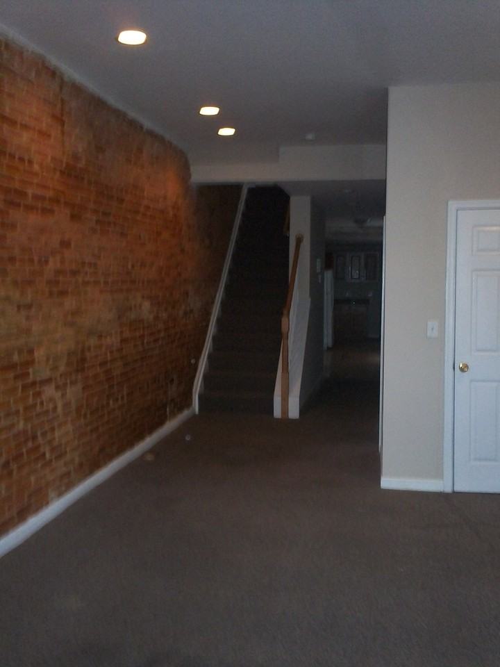1025 W Fayette St - Photo 2 of 9