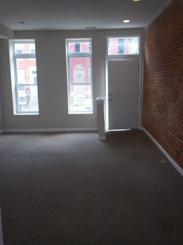 1025 W Fayette St - Photo 3 of 9