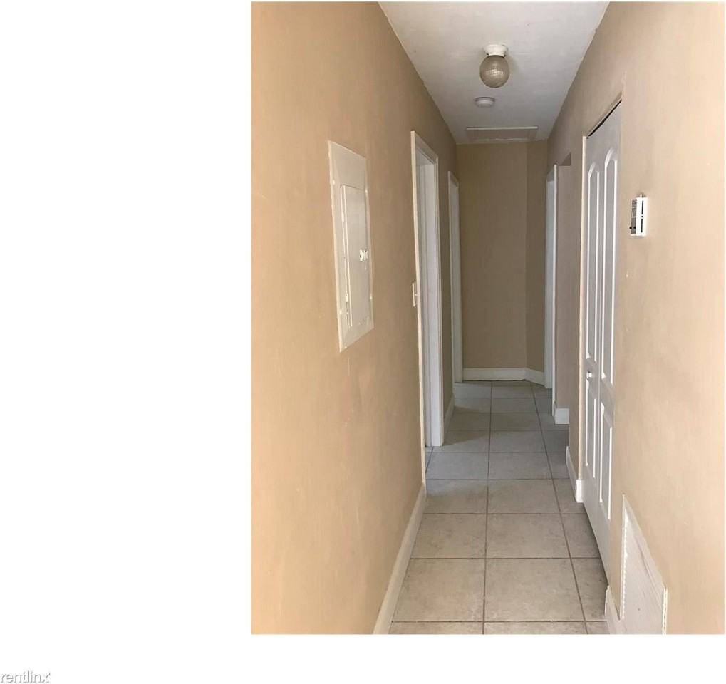 4021 SW 27th St - Photo 3 of 12