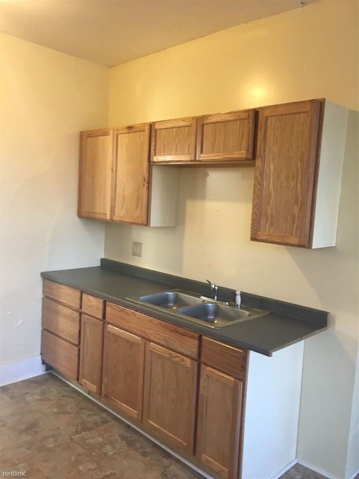 621 Elm St - Photo 3 of 9