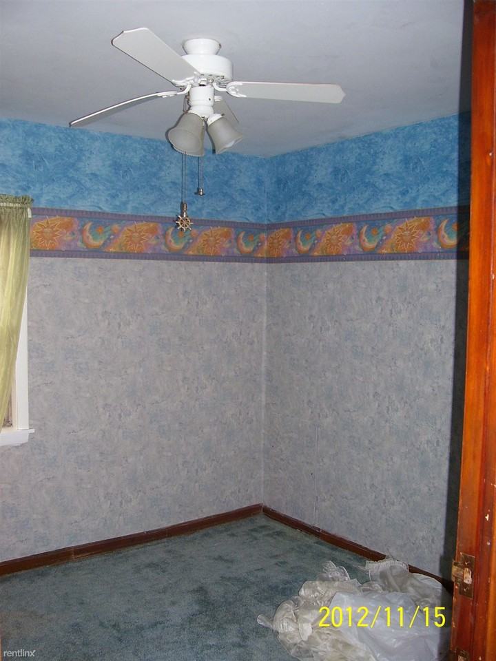 1153 W 21st St - Photo 3 of 8