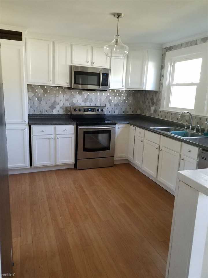 1639 Doggett Rd - Photo 2 of 4