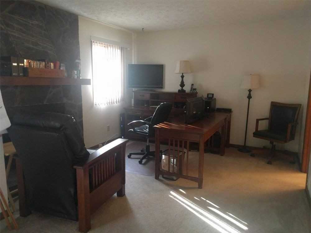 1101 Fairway Oaks - Photo 3 of 10