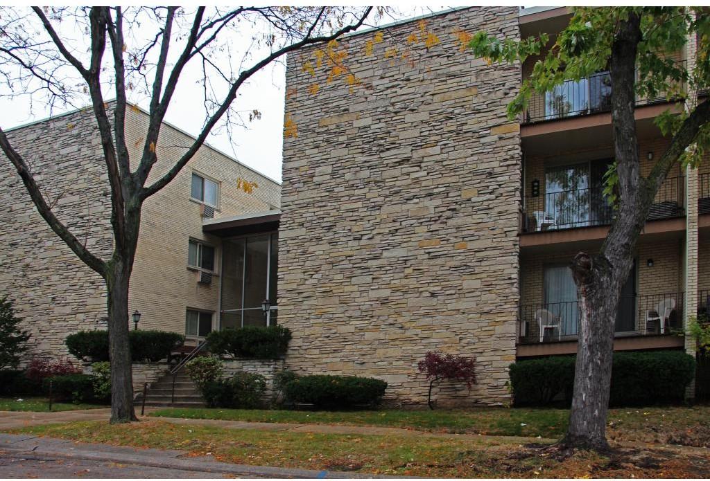 Sierra Realty Skokie Apartments - Photo 2 of 19