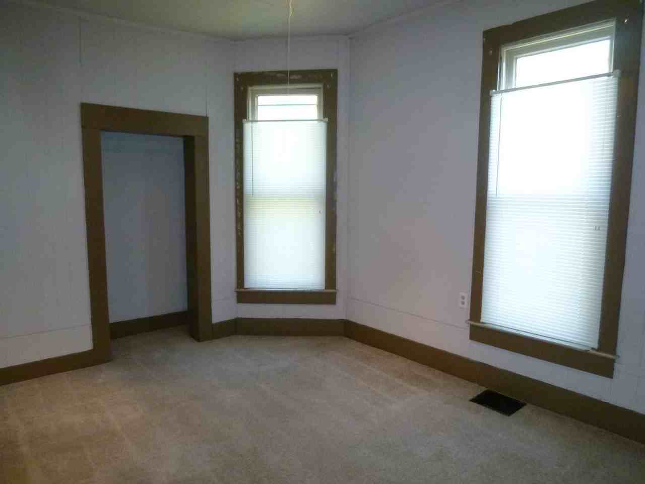 319 N 17th St - Photo 2 of 11