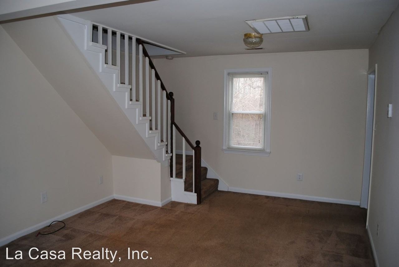 501 Fox Chase Blvd - Photo 2 of 9