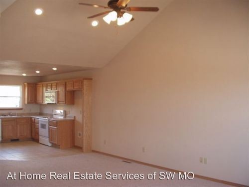 1530 E Kerr St - Photo 2 of 5