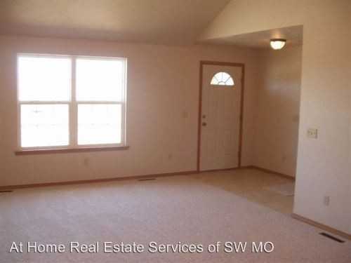 1530 E Kerr St - Photo 3 of 5