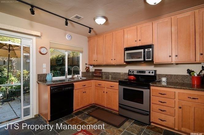 1121 Commons Dr - Photo 3 of 13